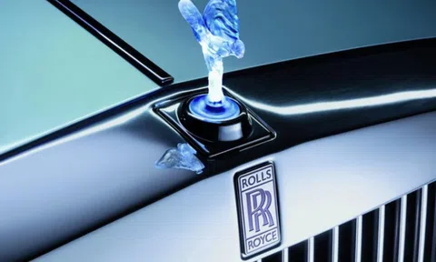 Biểu tượng phát sáng trên xe Rolls-Royce bị cấm tại châu Âu