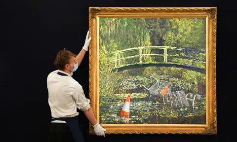 Tranh 'nhại' Monet của Banksy được bán với giá gần 10 triệu USD