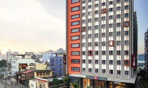 Khách sạn cách ly đông khách đặt trước dù giá cao