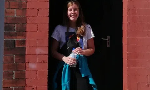 Nữ sinh Anh bị phạt 6.600 bảng vì vi phạm quy định cách ly