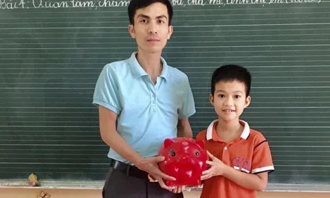 Học sinh lớp 3 'mổ lợn' tiết kiệm ủng hộ miền Trung