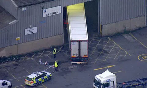 Cảnh sát kể lại khoảnh khắc thấy thi thể 39 người Việt trong container