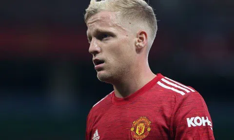 Van de Beek đối diện những ngày khó khăn khi chọn MU