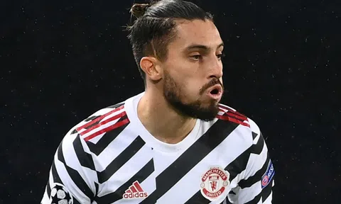 Tân binh của Man United dương tính với nCoV