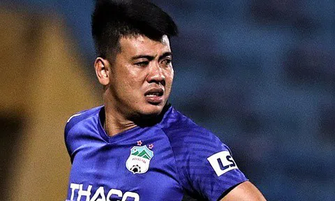 HAGL trở thành 'rổ đựng bóng' cho nhóm đua vô địch