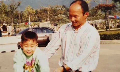 Con trai ông Park đăng ảnh lúc trẻ của bố