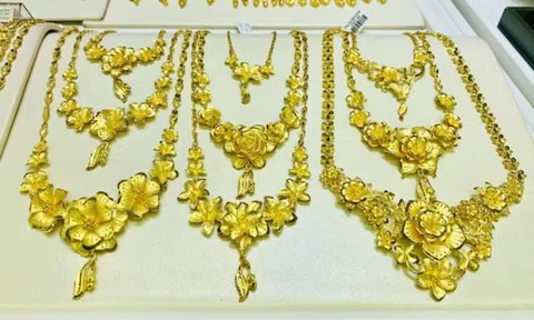 Nhà đầu tư hoảng loạn bán tháo, giá vàng lao dốc