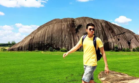 Đá Chữ Thập hút giới trẻ check-in ở Đồng Nai