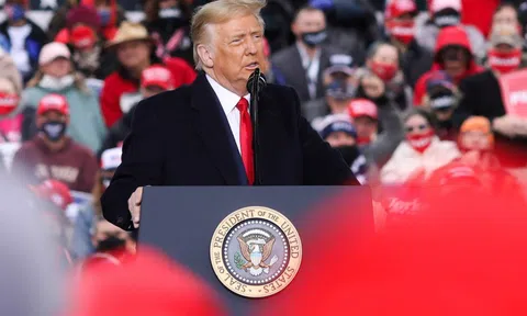 Ông Trump và đối thủ đua nước rút ở các bang chiến trường