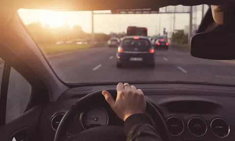 Vay ngân hàng mua ô tô chạy dịch vụ: Còng lưng trả nợ, lỗ nặng bán vội