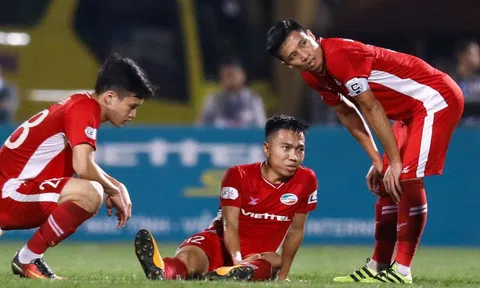 Khắc Ngọc bị dập dây chằng