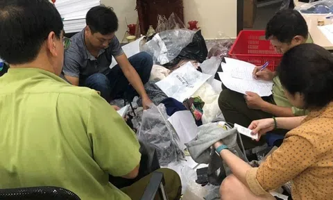 Bắt quả tang cơ sở đang “hô biến” hàng Trung Quốc thành hàng hiệu