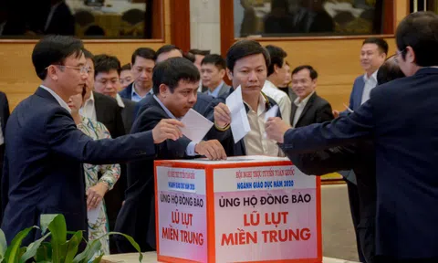 Ưu tiên ủng hộ sách vở cho học sinh vùng lũ