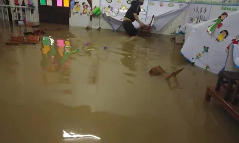 Nước lũ dâng cao, nhiều nơi ở Nghệ An vẫn bị cô lập