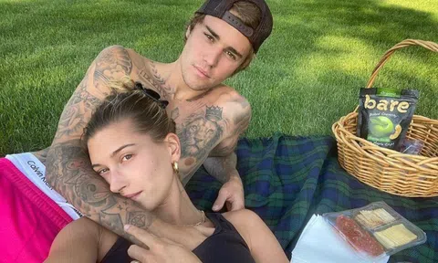 Justin Bieber dừng xăm lên cổ vì vợ