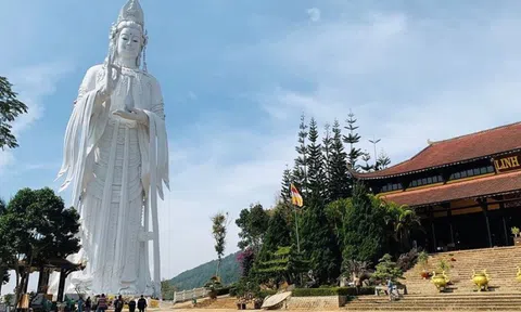 Chùa ở Lâm Đồng có tượng Phật Bà cao 71 m