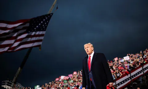 Tổng thống Trump vươn lên dẫn trước ông Biden ở bang chiến trường Iowa