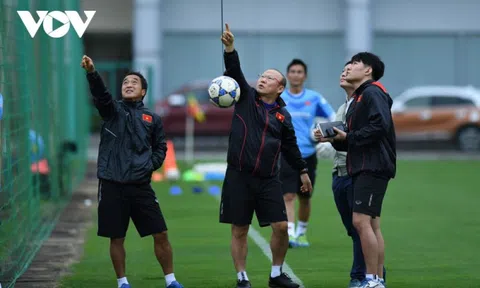 Thầy Park tỉ mỉ đến từng chi tiết trên sân tập U22 Việt Nam