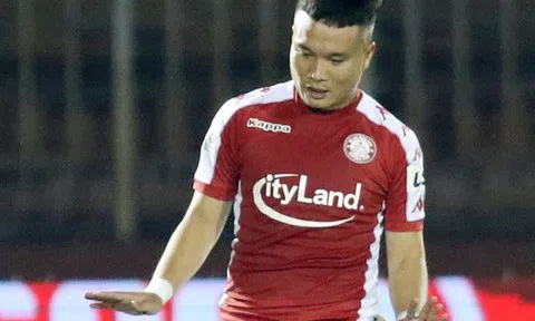 Phi Sơn từ chối ăn mừng sau khi giúp CLB TP.HCM lội ngược dòng