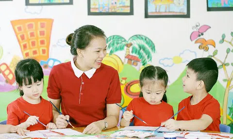 Giáo viên mầm non hợp đồng hưởng chế độ như viên chức đến bao giờ?