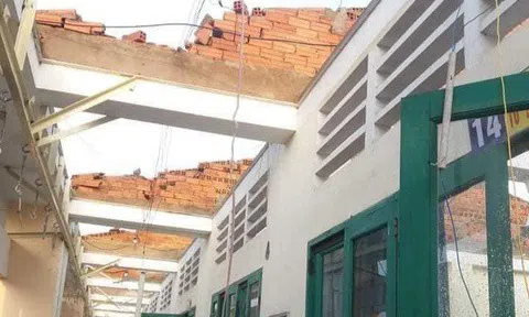 Sở GD&ĐT TP.HCM đề nghị chi 2,9 tỷ sửa trường bị tốc mái