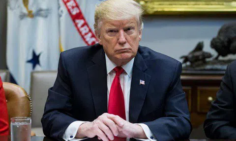 Động thái lạ của ông Trump trên Facebook