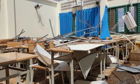 Tìm chỗ học cho 2.000 học sinh tại TP.HCM khi trường bị sập mái tôn