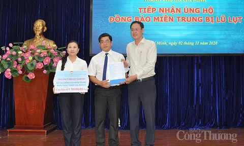 Đợt 3, EVNHCMC ủng hộ đồng bào miền Trung 500 triệu đồng