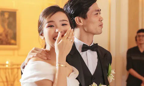 Công Phượng mời bạn bè dự tiệc cưới ở Phú Quốc