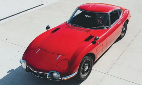 Toyota 2000GT đời 1967 được bán đấu giá hơn 900.000 USD