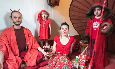 Gia đình nổi tiếng vì thường xuyên mặc đồ cùng màu