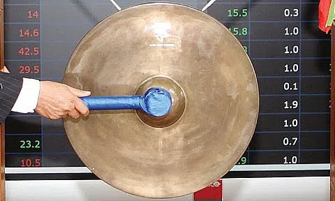 Gần 1 tỷ cổ phiếu LPB của LienVietPostBank chính thức niêm yết trên HOSE