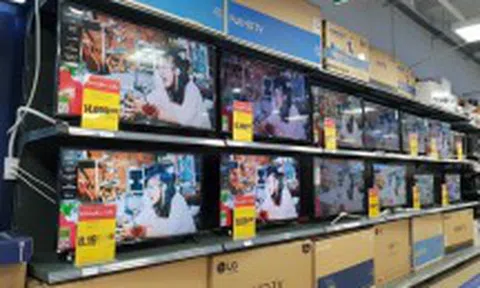 Cuối năm ế ẩm, hàng loạt tivi hạng sang giảm giá 50%