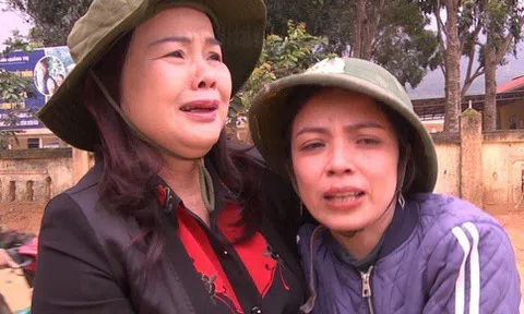 Giám đốc sở bật khóc nhìn cảnh trường tan hoang ở Hướng Hóa