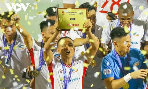 V-League: Trọng Hoàng thiết lập cột mốc siêu khủng, đàn em trầm trồ thán phục