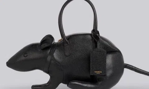 Túi xách hình con chuột có giá 3.390 USD