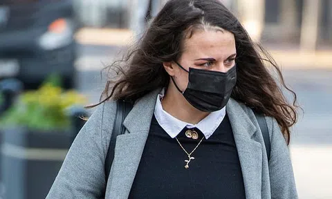 Trợ giảng người Anh ngồi tù vì quan hệ bất chính với học trò