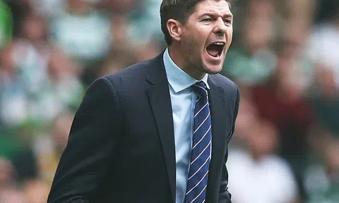 Huyền thoại Liverpool lập thành tích bất bại với đội bóng Scotland