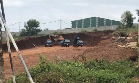 Núp bóng cải tạo mặt bằng, doanh nghiệp bán đất?