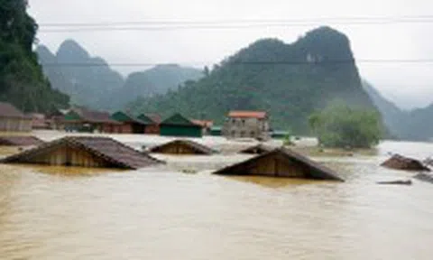 ADB viện trợ 2,5 triệu USD khắc phục hậu quả bão lũ ở miền Trung Việt Nam