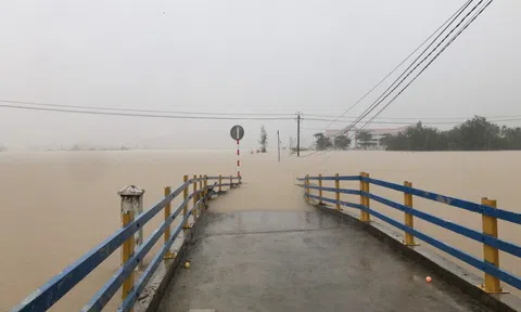 Nhiều nơi ở Khánh Hoà ngập lụt sau bão số 12