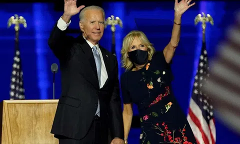 Bà Jill Biden giúp váy 5.690 USD cháy hàng