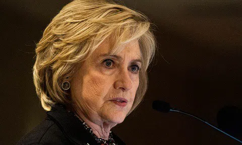 Bà Clinton gián tiếp kêu gọi ông Trump nhận thua
