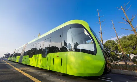 Clip: Cận cảnh đoàn tàu chạy không đường ray ở Trung Quốc