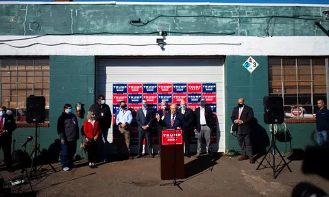 Cuộc chiến pháp lý của Tổng thống Trump 'cất cánh' từ mặt sân đầy sỏi