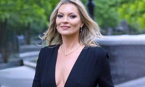 Kate Moss phủ nhận đính hôn với bạn trai kém 12 tuổi