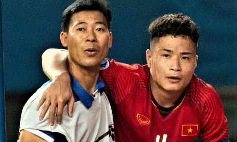 Trung vệ Đặng Văn Tới rách cơ vai