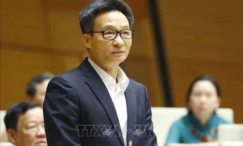 Ngày thứ hai tiến hành chất vấn và trả lời chất vấn tại Quốc hội