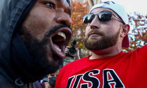 Người ủng hộ ông Trump đối đầu nhóm phản đối ở Washington