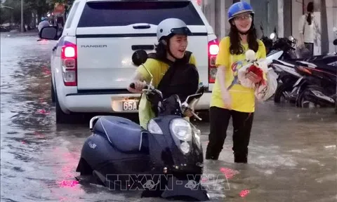 Triều cường tại Cần Thơ bất ngờ vượt báo động III sớm hơn dự báo